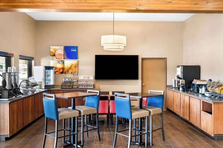 Breakfast area